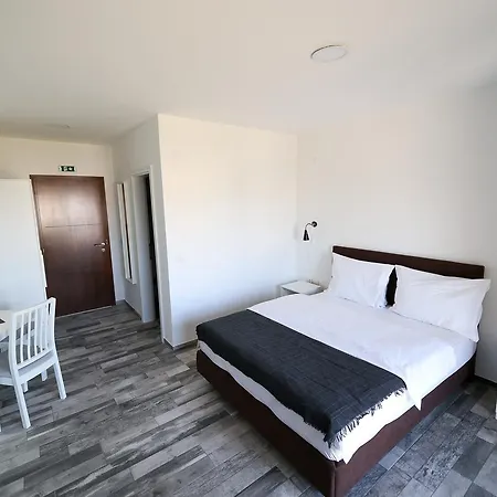 & Restaurant Tekovina Πανσιόν 4*