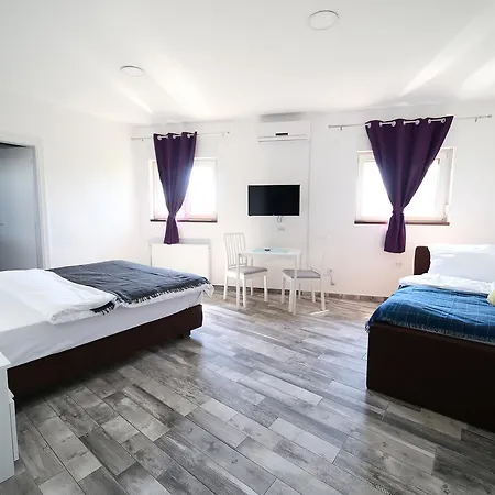 & Restaurant Tekovina Πανσιόν 4*