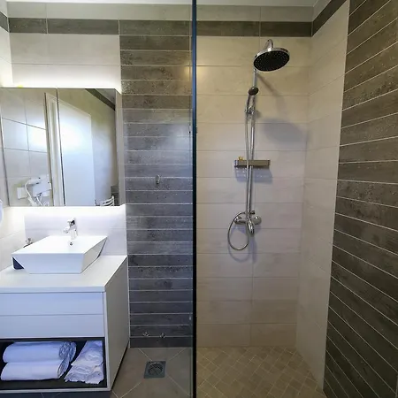 Πανσιόν & Restaurant Tekovina 4*