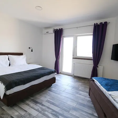 & Restaurant Tekovina Πανσιόν Σμεντέρεβο